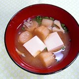 豆腐と麸の塩糀入り味噌汁